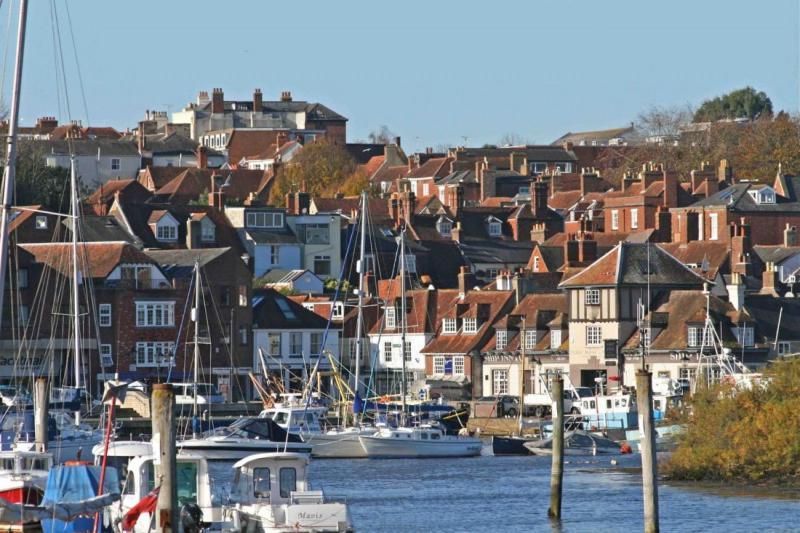 The Knightwood Oak A Luxury King Size En-Suite Space - Lymington New Forest With Totally Private Entrance - Key Box Entry - Free Parking & Private Outdoor Seating Area - Town ,Shops , Pubs & Solent Way Walking Distance & Complimentary Breakfast Items Ngoại thất bức ảnh